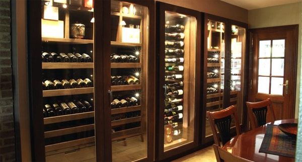 Mẫu tủ rượu trưng bày cho phòng ăn có không gian rộng