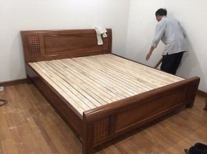 Giường gỗ xoan đào 03